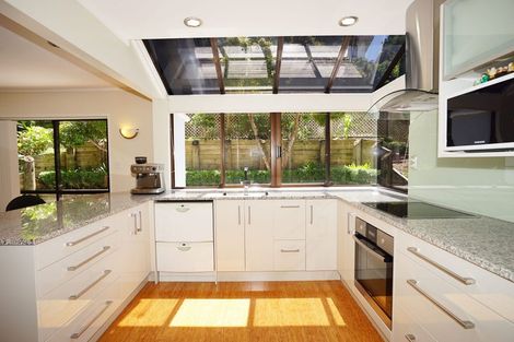 Photo of property in 17 Homewood Place, Chatswood, Auckland, 0626