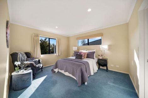 Photo of property in 15 Renlee Place, Shelly Park, Auckland, 2014