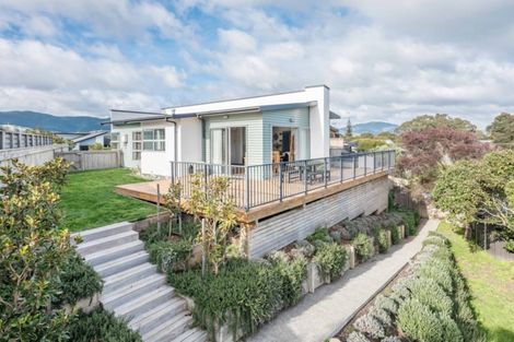 Photo of property in 17 Simpson Crescent, Raumati Beach, Paraparaumu, 5032