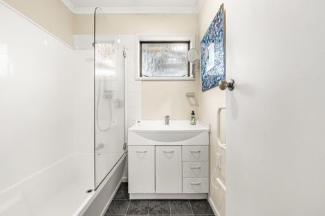 Photo of property in 19 Colenso Place, Otaki Beach, Otaki, 5512