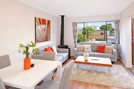 Photo of property in 1/52 Chippendale Crescent, Birkdale, Auckland, 0626