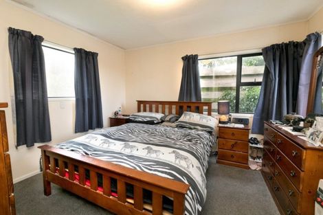 Photo of property in 40 Link Road, Newlands, Wellington, 6037