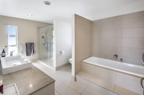 Photo of property in 30 Beresford Street, Bayswater, Auckland, 0622