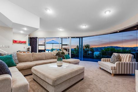 Photo of property in 28 Molyneux Close, Whitby, Porirua, 5024