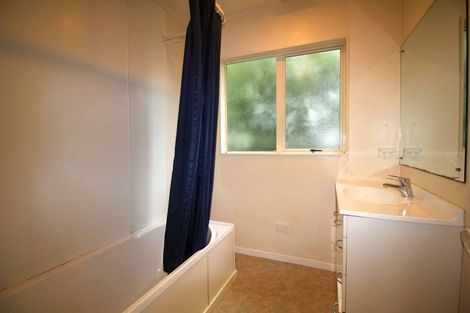 Photo of property in 27 Coniston Avenue, Te Atatu South, Auckland, 0610