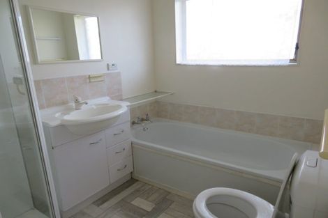Photo of property in 1b Cairngorm Place, Highland Park, Auckland, 2010