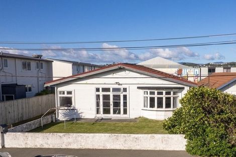 Photo of property in 73 Apu Crescent, Lyall Bay, Wellington, 6022