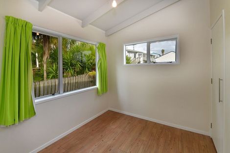 Photo of property in 4a St James Avenue, Helensville, 0800
