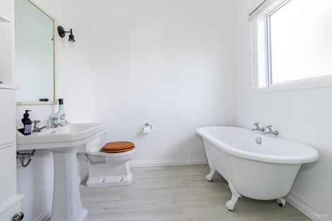 Photo of property in 43 Rhodes Street, Waimate, 7924