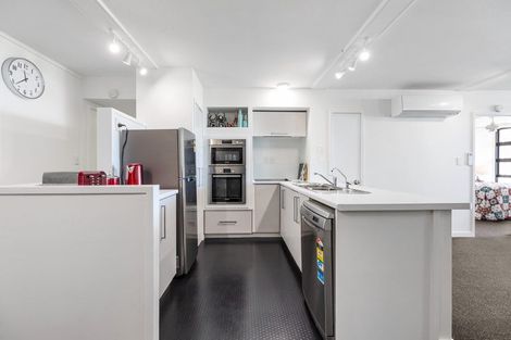 Photo of property in 10 Marine Parade, Mount Maunganui, 3116