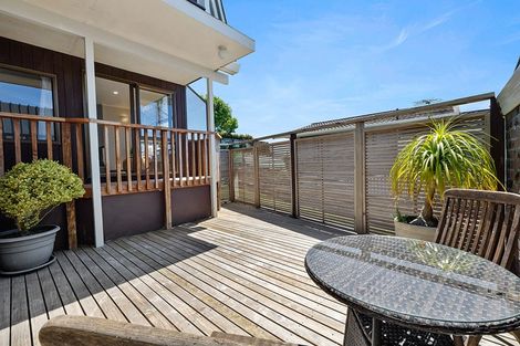 Photo of property in 8 Julian Place, Westown, New Plymouth, 4310