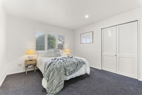 Photo of property in 3 Waiwera Place, Merrilands, New Plymouth, 4312