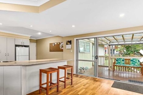 Photo of property in 80 Ravenwood Drive, Forrest Hill, Auckland, 0620