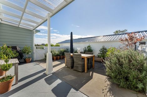 Photo of property in 9 Mayfair Place, Westown, New Plymouth, 4310