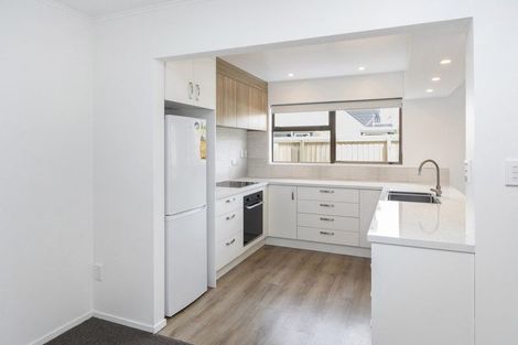 Photo of property in 2/76 Hinau Street, Riccarton, Christchurch, 8041