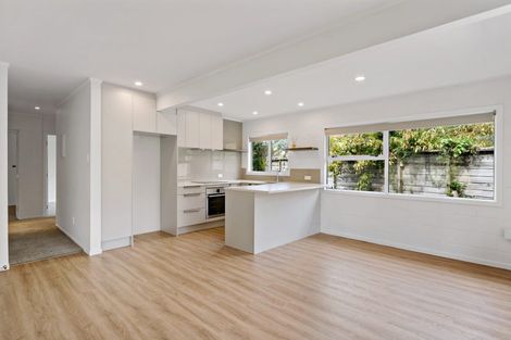 Photo of property in 1/2 Flavia Close, Torbay, Auckland, 0630