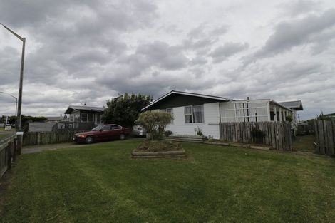 Photo of property in 25 Cross Street, Castlecliff, Whanganui, 4501
