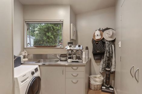 Photo of property in 276 Shaw Road, Titirangi, Auckland, 0604