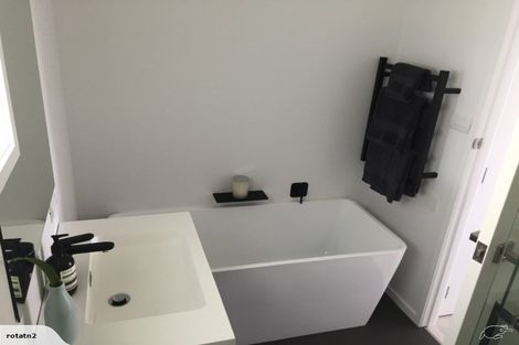 Photo of property in 2/40a Blakeborough Drive, Forrest Hill, Auckland, 0620