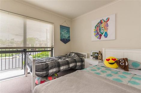 Photo of property in 4/94 Glengarry Road, Glen Eden, Auckland, 0602