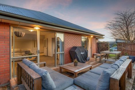 Photo of property in 4 Gwen Place, Redwood, Christchurch, 8051