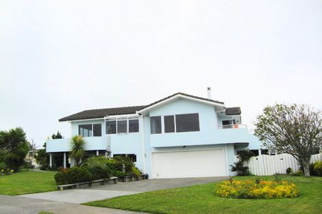 Photo of property in 8 Alec Craig Way, Gulf Harbour, Whangaparaoa, 0930