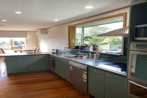 Photo of property in 3 Cecil Road, Tawa, Wellington, 5028