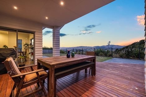 Photo of property in 13 Canary Way, Whitby, Porirua, 5024