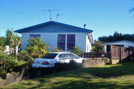 Photo of property in 2 Clendon Place, Manurewa, Auckland, 2102