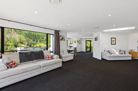 Photo of property in 10a Dalefield Drive, Cashmere, Christchurch, 8022
