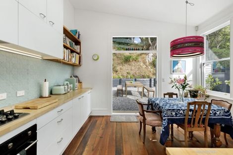 Photo of property in 6 Russell Terrace, Newtown, Wellington, 6021