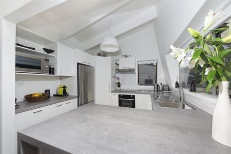 Photo of property in 1/17 Tiri View Place, Waiake, Auckland, 0630