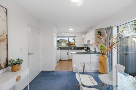 Photo of property in 2/2 Wakelin Place, Redwood, Christchurch, 8051