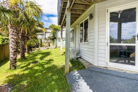 Photo of property in 941 East Coast Road, Torbay, Auckland, 0630