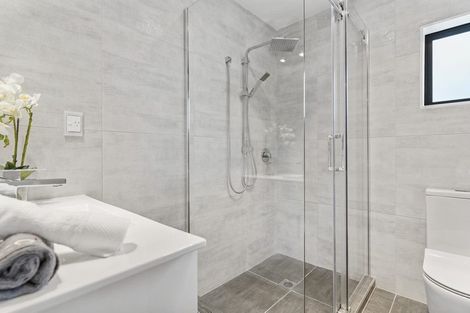 Photo of property in 48c Totara Road, Te Atatu Peninsula, Auckland, 0610