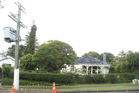 Photo of property in 5 Glenfern Road, Mellons Bay, Auckland, 2014