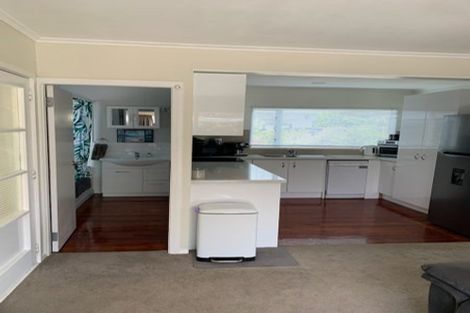 Photo of property in 43 Tindalls Bay Road, Tindalls Beach, Whangaparaoa, 0930