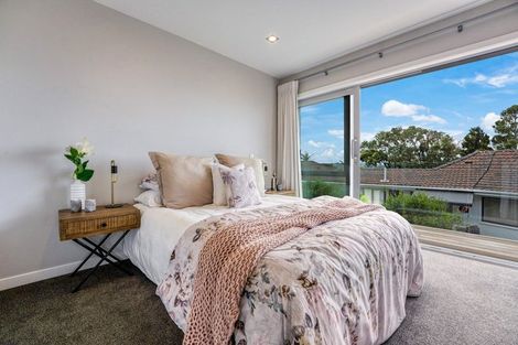 Photo of property in 128 Churchill Road, Rothesay Bay, Auckland, 0630