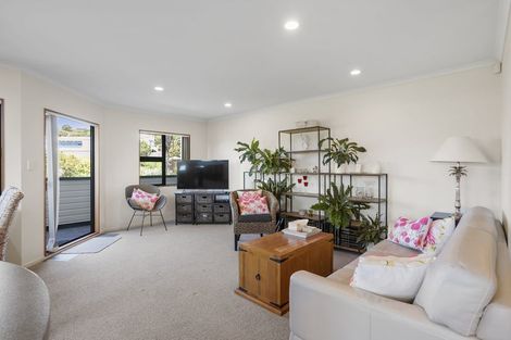 Photo of property in 70 Palmgreen Court, Stanmore Bay, Whangaparaoa, 0932