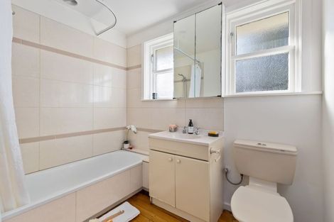 Photo of property in 35 Philomel Crescent, Bayswater, Auckland, 0622