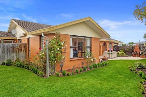 Photo of property in 152 Sawyers Arms Road, Northcote, Christchurch, 8052