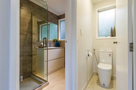 Photo of property in 17 Wanita Place, Totara Vale, Auckland, 0629