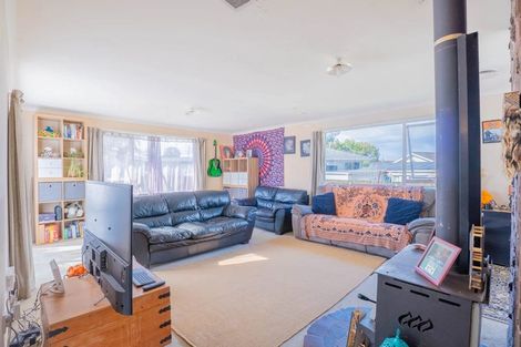 Photo of property in 20 Becker Drive, Weymouth, Auckland, 2103