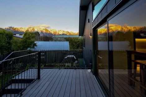 Photo of property in 18 Poplar Drive, Kelvin Heights, Queenstown, 9300