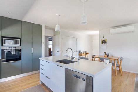 Photo of property in 6 Toutouwai Lane, Inglewood, 4330