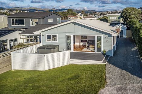 Photo of property in 3 Terrace Road, Titahi Bay, Porirua, 5022