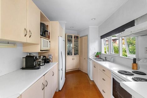 Photo of property in 1/5 Camelot Place, Glenfield, Auckland, 0629