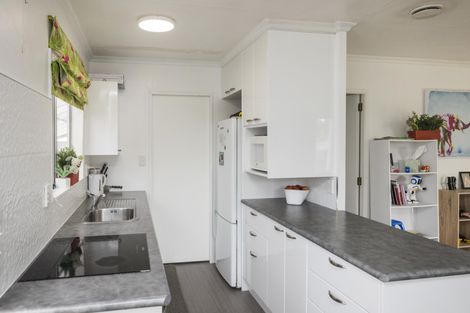 Photo of property in 38 Newton Place, Westbrook, Palmerston North, 4412