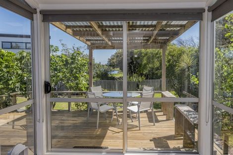 Photo of property in 4 Pio Pio Place, Waikanae Beach, Waikanae, 5036