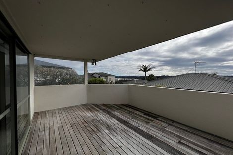 Photo of property in 11 Mannikin Place, Unsworth Heights, Auckland, 0632